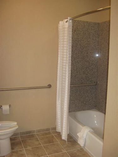 Ambassador Inn & Suites Baldwin Екстериор снимка